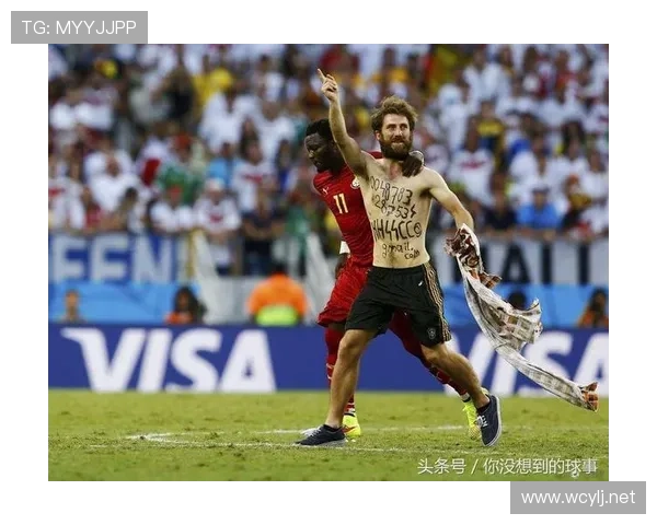 场外人员干扰情况下，足球比赛判罚如何界定与处理规则解析