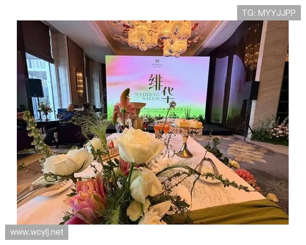 小威连发型都比我讲究，看着她换发型的样子感觉能开个美发沙龙了吧？