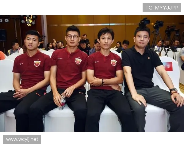 王燊超赛后拎着外卖那一刻，和场上那个铁血队长完全不像